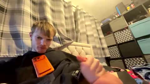 Penguin online show from December 19, 2025, 12:28 am