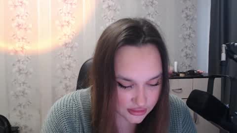  Mia  online show from September 9, 2025, 5:40 am