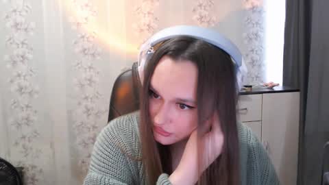  Mia  online show from September 10, 2025, 5:18 am