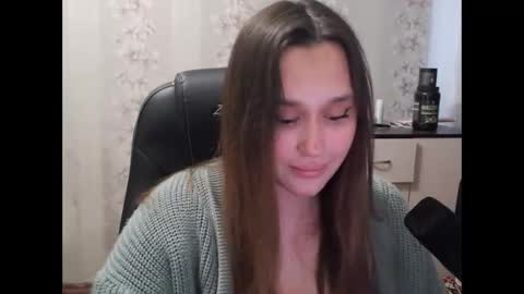  Mia  online show from September 15, 2025, 9:09 am