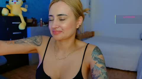 Snapshot of pennyy__ chatting on May 27, 2026, 10:29 pm Hi Im Penelope better vibrations 1111 online show from May 27, 2026, 10:29 pm