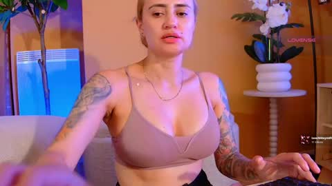 Snapshot of pennyy__ chatting on May 30, 2026, 9:34 pm Hi Im Penelope better vibrations 1111 online show from May 30, 2026, 9:34 pm