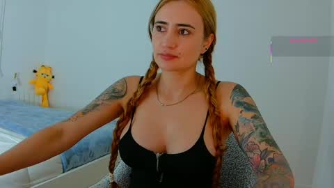 Snapshot of pennyy__ chatting on June 3, 2026, 10:07 am Hi Im Penelope better vibrations 1111 online show from June 3, 2026, 10:07 am