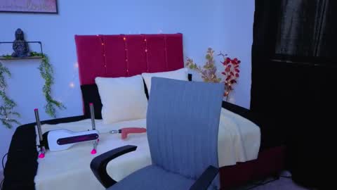 pequitasmedusa9 online show from September 26, 2025, 6:34 pm