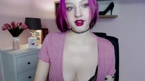 Madeline online show from January 12, 2025, 2:41 pm