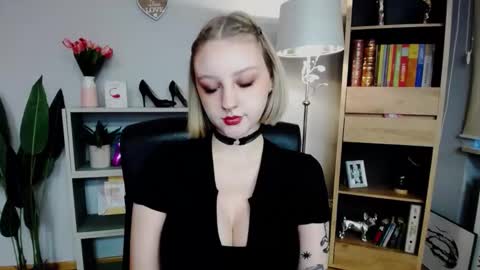 Snapshot of perfect_madeline chatting on November 2, 2025, 2:41 pm Madeline online show from November 2, 2025, 2:41 pm