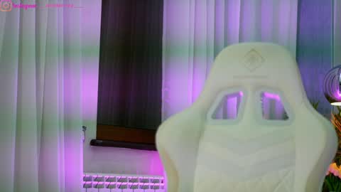 Dee online show from February 19, 2026, 7:54 pm