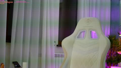 Dee online show from March 9, 2026, 8:02 pm