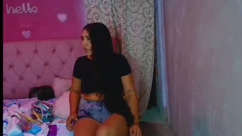 perla_2003 online show from September 22, 2025, 8:11 pm