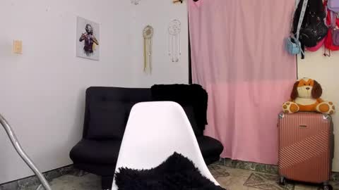 Snapshot of perla_kathy chatting on February 13, 2025, 10:33 pm Dulce maria online show from February 13, 2025, 10:33 pm