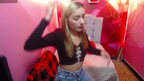 PERLA RED online show from March 1, 2025, 12:01 pm