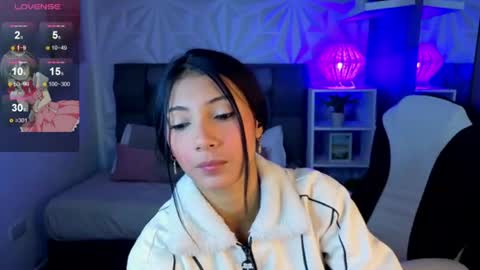 Snapshot of perlaa_moon_ chatting on June 15, 2026, 12:29 pm PERLA online show from June 15, 2026, 12:29 pm