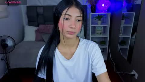 Snapshot of perlaa_moon_ chatting on July 7, 2026, 6:56 pm PERLA online show from July 7, 2026, 6:56 pm
