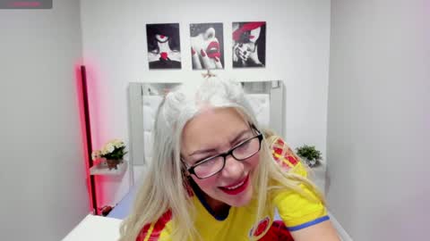 Perla online show from July 3, 2026, 1:06 pm