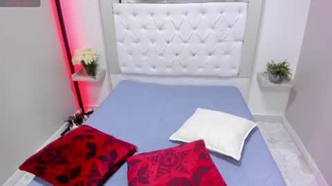 Perla online show from July 10, 2026, 1:14 pm