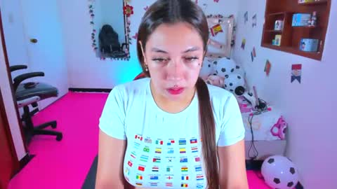 PERLA online show from June 25, 2026, 2:00 am