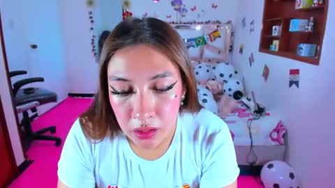 PERLA online show from June 25, 2026, 5:12 am