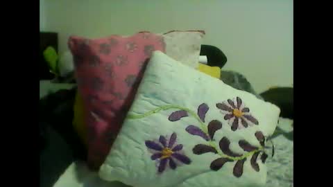 perlita070822 online show from October 25, 2025, 4:42 am