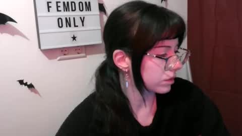 Snapshot of persephones_garden chatting on April 3, 2026, 12:03 pm Persephone online show from April 3, 2026, 12:03 pm