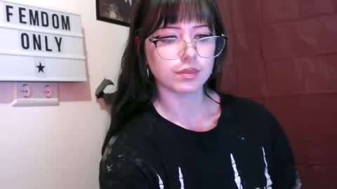 Snapshot of persephones_garden chatting on April 29, 2026, 12:09 pm Persephone online show from April 29, 2026, 12:09 pm