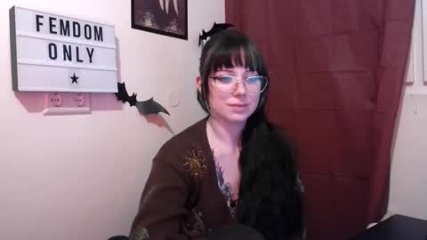 Snapshot of persephones_garden chatting on May 14, 2026, 12:12 pm Persephone online show from May 14, 2026, 12:12 pm