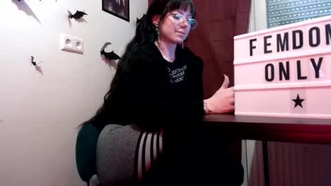 Snapshot of persephones_garden chatting on May 19, 2026, 12:11 pm Persephone online show from May 19, 2026, 12:11 pm