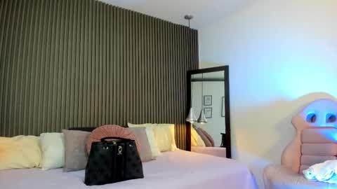 Lizza online show from November 22, 2025, 11:31 am