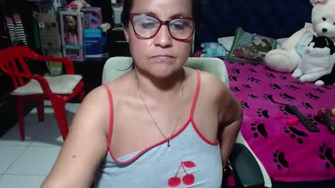 Snapshot of pervert_mommy_x chatting on February 18, 2025, 2:27 pm SAMY online show from February 18, 2025, 2:27 pm