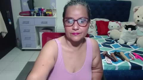 Snapshot of pervert_mommy_x chatting on October 6, 2025, 10:02 am SAMY online show from October 6, 2025, 10:02 am