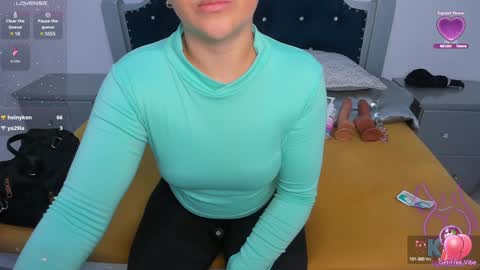 Snapshot of pervert_pantyhose chatting on December 23, 2024, 10:42 am Kimberly online show from December 23, 2024, 10:42 am