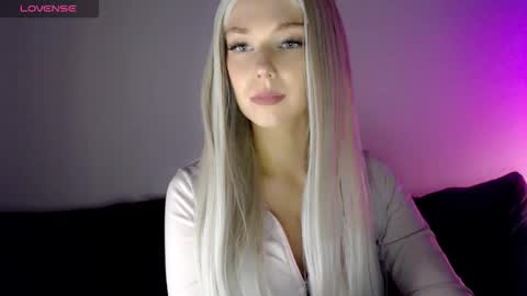 Snapshot of pervyblonde chatting on November 3, 2025, 10:16 am Isabella online show from November 3, 2025, 10:16 am