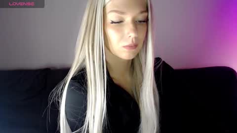 Snapshot of pervyblonde chatting on November 10, 2025, 11:31 am Isabella online show from November 10, 2025, 11:31 am