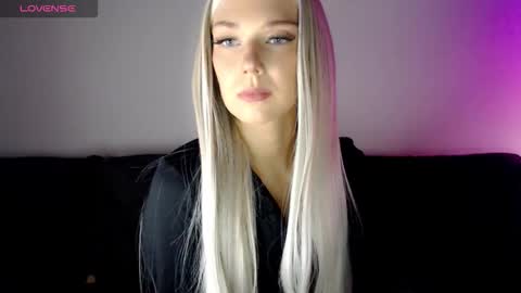Snapshot of pervyblonde chatting on November 12, 2025, 8:15 am Isabella online show from November 12, 2025, 8:15 am
