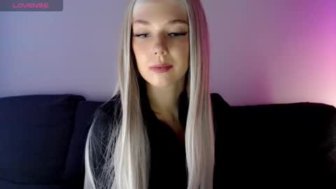 Snapshot of pervyblonde chatting on December 17, 2025, 7:14 am Isabella online show from December 17, 2025, 7:14 am