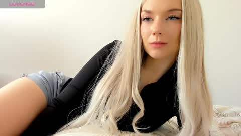 Isabella online show from May 6, 2026, 7:57 am