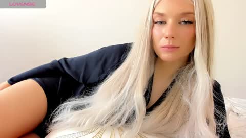 Isabella online show from May 14, 2026, 10:00 am