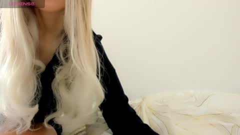 Isabella online show from May 22, 2026, 10:21 am