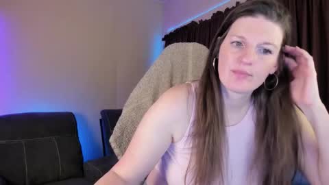 Snapshot of pessimistically_optimistic chatting on December 4, 2025, 12:03 pm Kelly online show from December 4, 2025, 12:03 pm