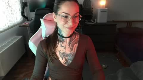 Snapshot of petal_dust_ chatting on April 23, 2026, 2:52 pm petal_dust_ online show from April 23, 2026, 2:52 pm