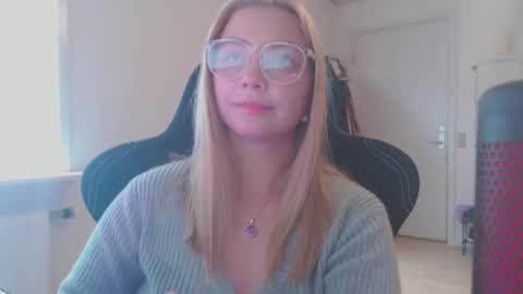 petalkiss online show from September 10, 2025, 2:39 pm