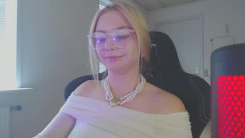 Snapshot of petalkiss chatting on September 16, 2025, 1:45 pm petalkiss online show from September 16, 2025, 1:45 pm