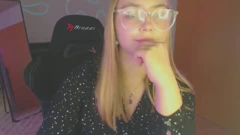 Snapshot of petalkiss chatting on September 19, 2025, 2:07 pm petalkiss online show from September 19, 2025, 2:07 pm