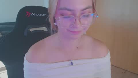 Snapshot of petalkiss chatting on September 27, 2025, 11:48 am petalkiss online show from September 27, 2025, 11:48 am