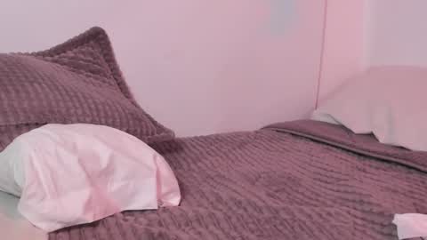 Snapshot of petalsrose_ chatting on March 5, 2025, 9:15 pm Rose online show from March 5, 2025, 9:15 pm