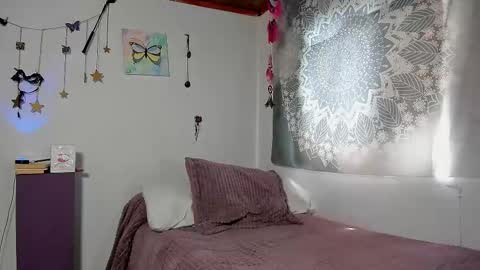 Snapshot of petalsrose_ chatting on September 18, 2025, 6:54 pm Rose online show from September 18, 2025, 6:54 pm