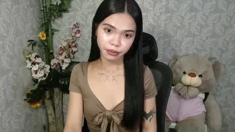 Snapshot of petite_angelx chatting on January 22, 2025, 5:49 pm angel online show from January 22, 2025, 5:49 pm