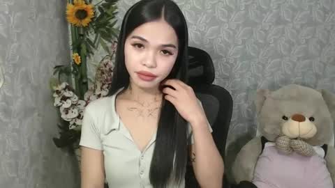 Snapshot of petite_angelx chatting on February 4, 2025, 9:28 am angel online show from February 4, 2025, 9:28 am