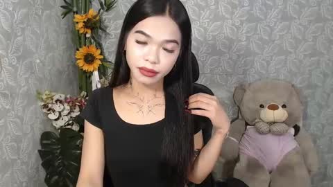 Snapshot of petite_angelx chatting on March 1, 2025, 10:13 am angel online show from March 1, 2025, 10:13 am