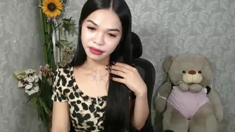 Snapshot of petite_angelx chatting on March 5, 2025, 6:45 pm angel online show from March 5, 2025, 6:45 pm