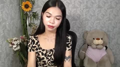 Snapshot of petite_angelx chatting on March 5, 2025, 9:48 pm angel online show from March 5, 2025, 9:48 pm